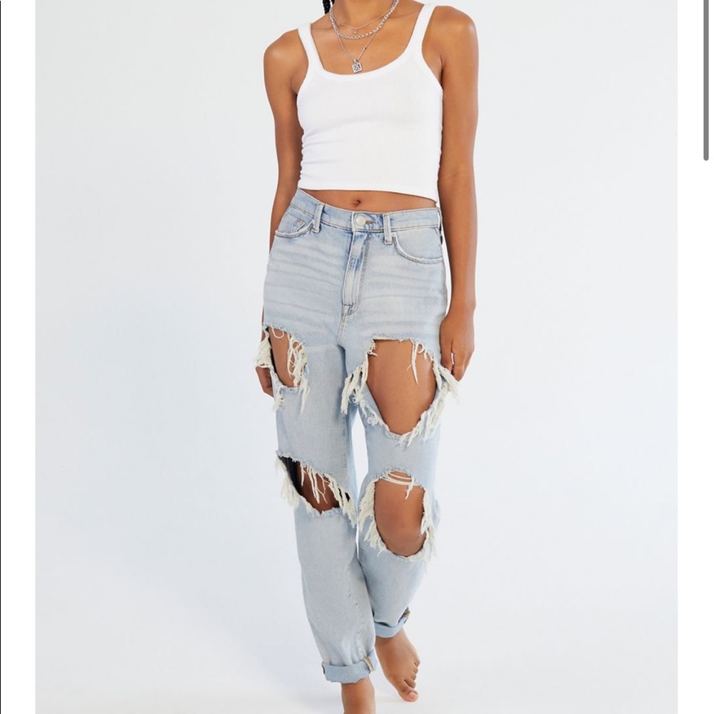 BDG HIGH-WAISTED MOM JEANS💙